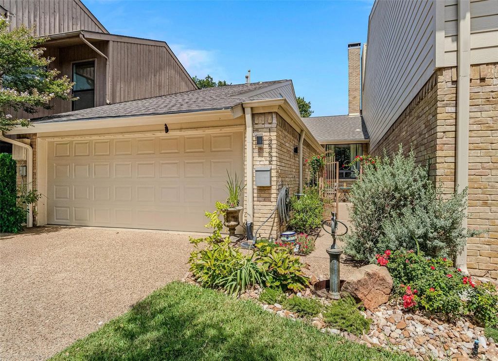 1222 Middlebrook Place, Dallas
