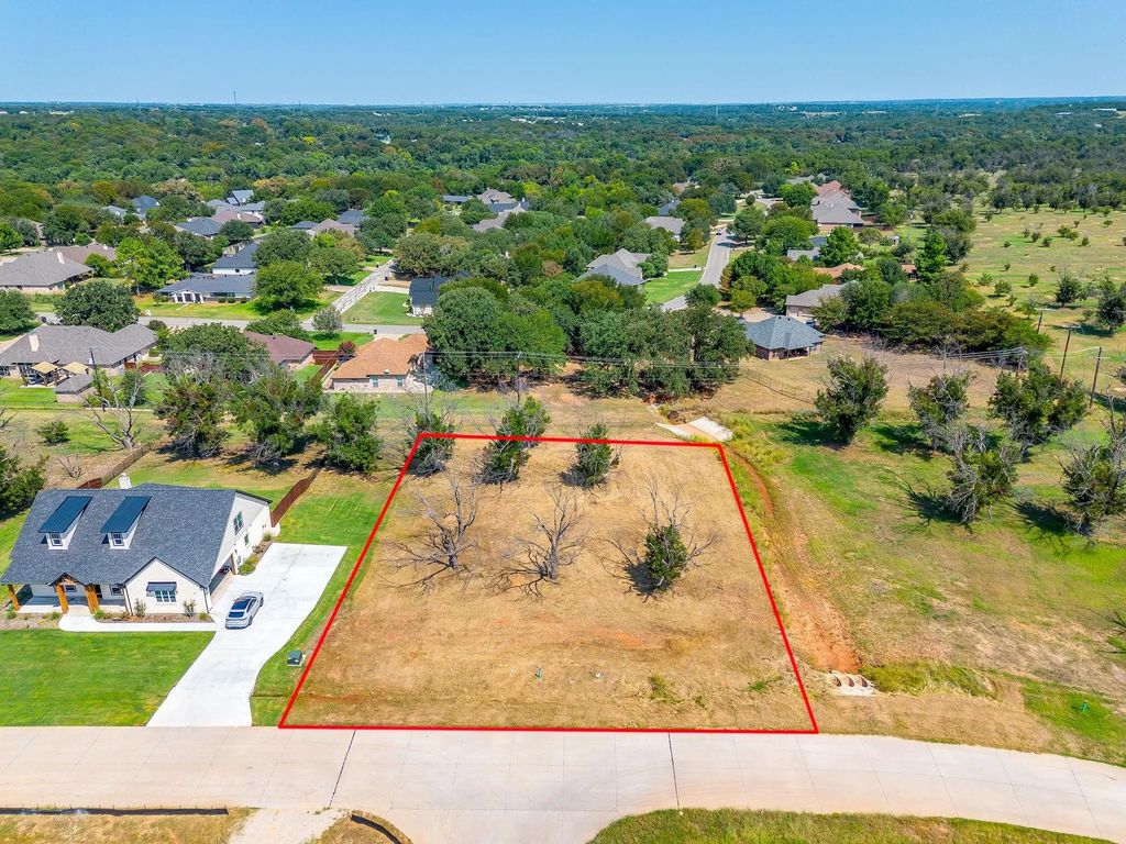2201 Middlewood Circle, Granbury
