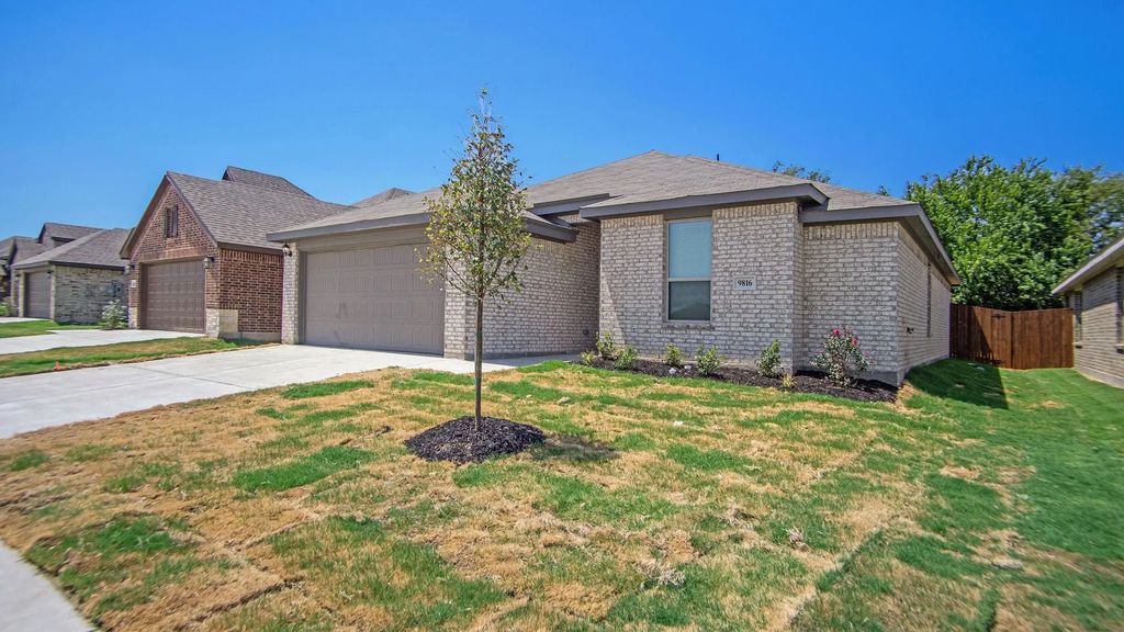 9816 Mescalbean Boulevard, Fort Worth