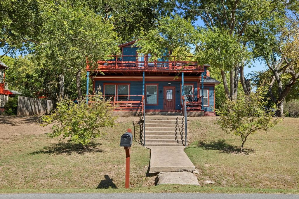 1116 W Jefferson Street, Waxahachie