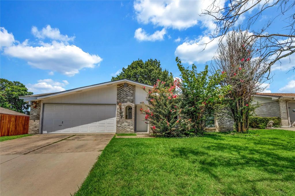 2011 Meadfoot Road, Carrollton