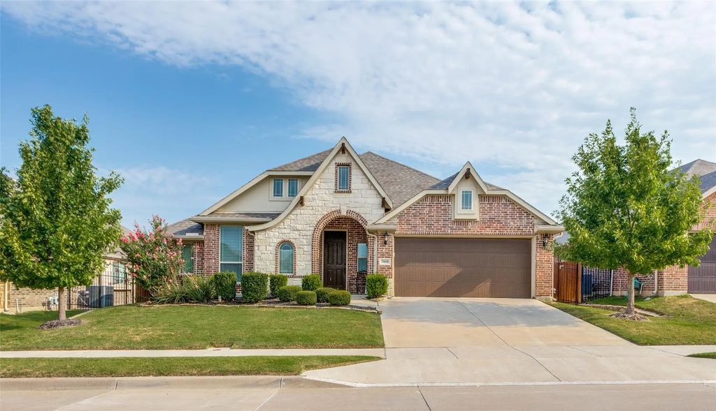 7008 Water Meadows Drive, Fort Worth