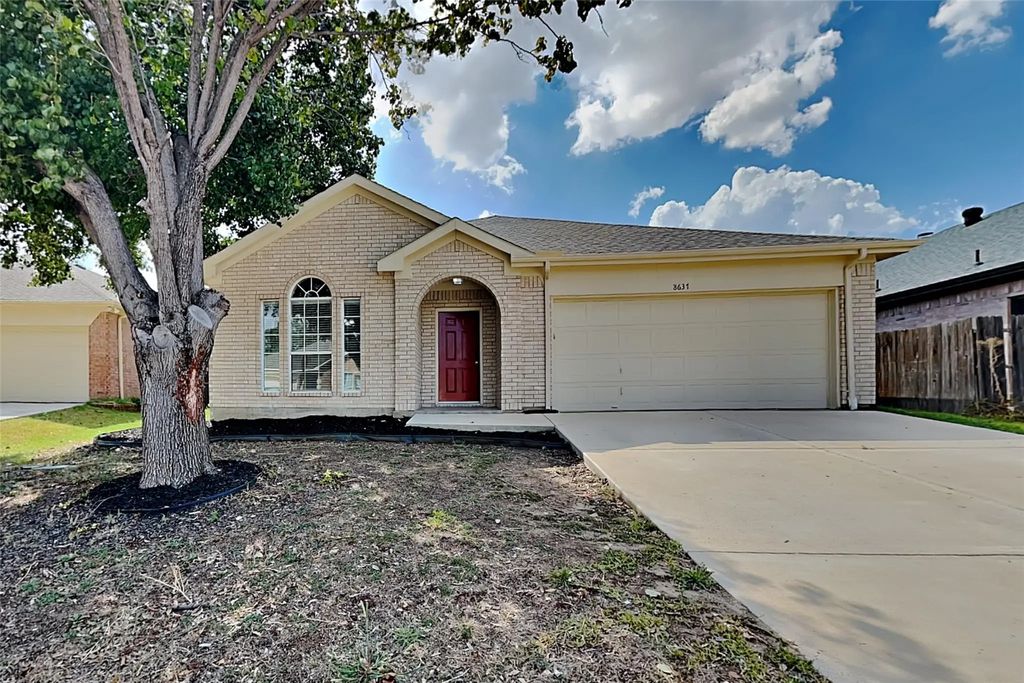 8637 Rainy Lake Drive, Fort Worth