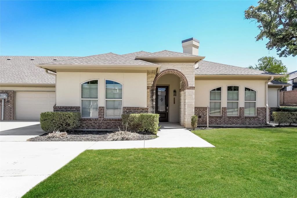 8811 Creek Run Road 103, Fort Worth