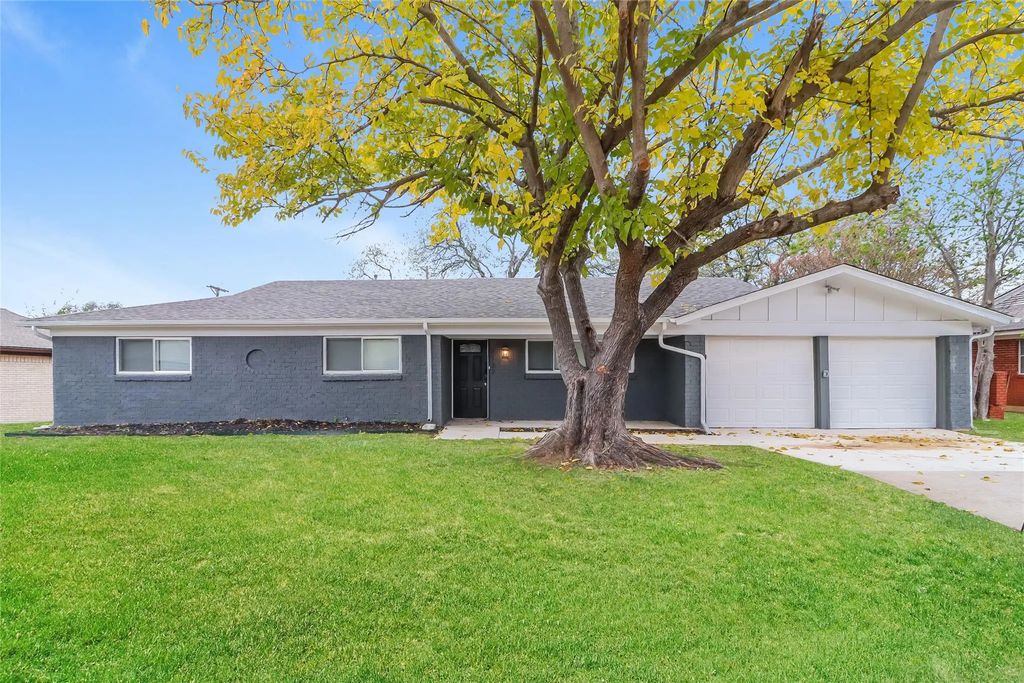 1137 Desiree Lane, Hurst