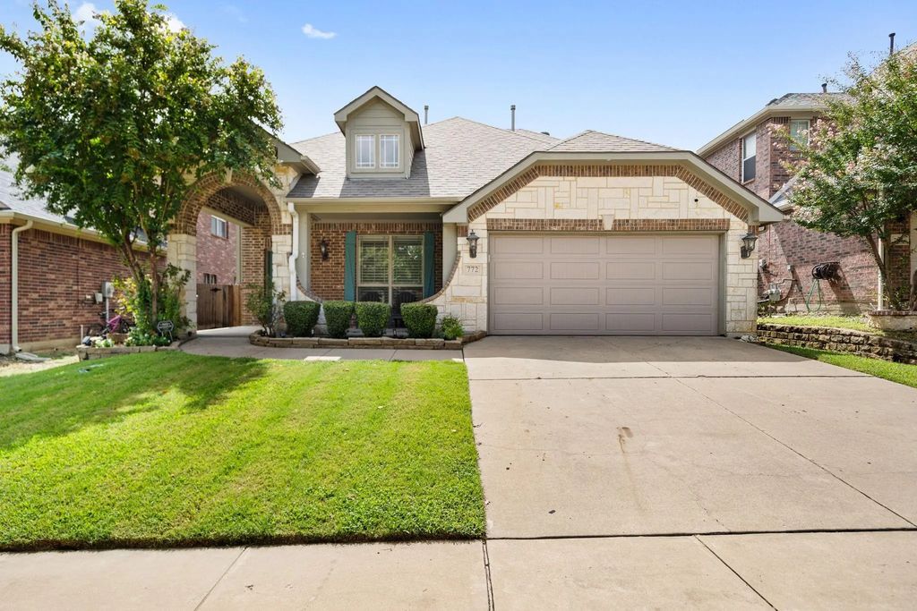 772 Red Elm Lane, Fort Worth