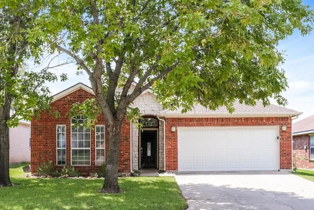 508 Blueberry Hill Lane, Mansfield