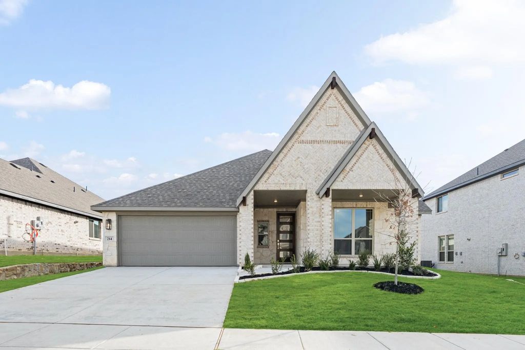 214 Comanche Trail, Alvarado