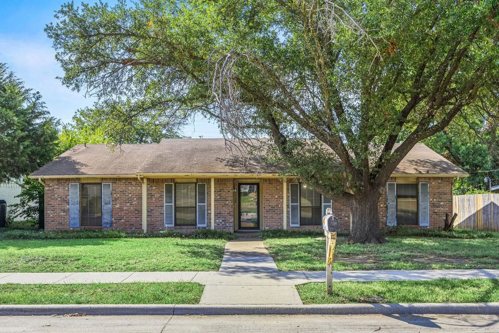 1528 W Spring Creek Parkway, Plano