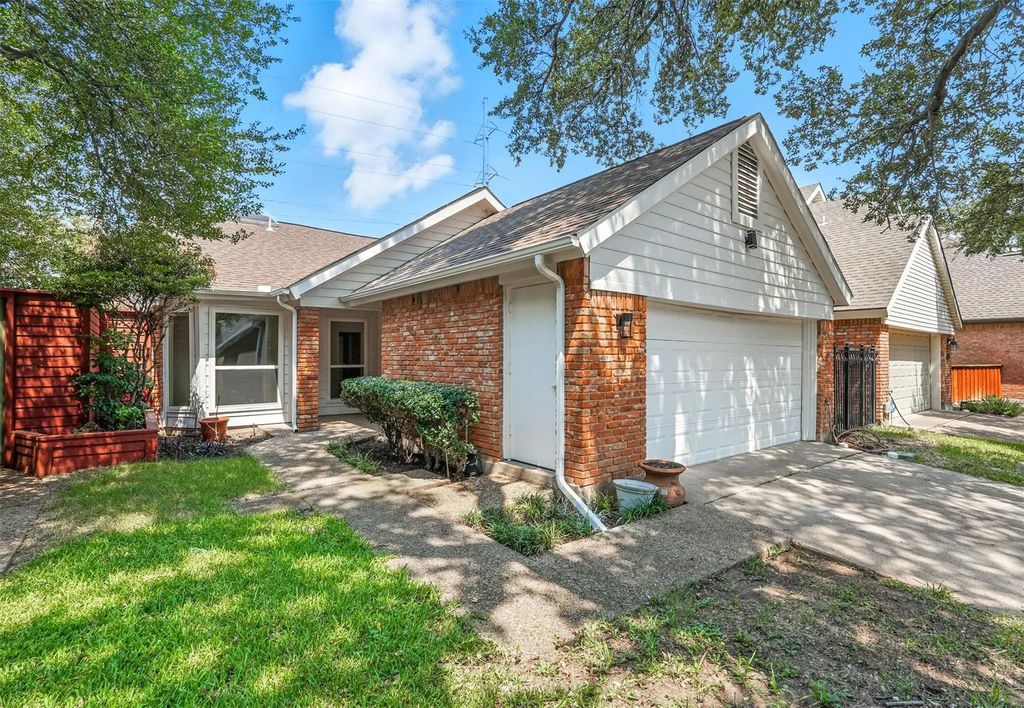 4049 Rive Lane, Addison