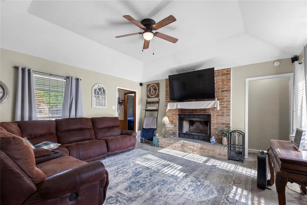 746 S Valentine Drive, Sherman