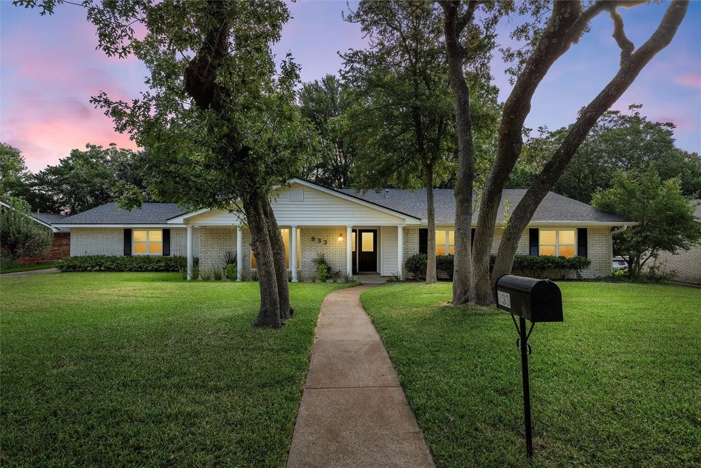 833 Arlington Drive, Woodway