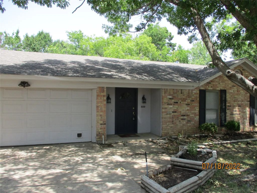 609 Spring Garden Drive, Bedford
