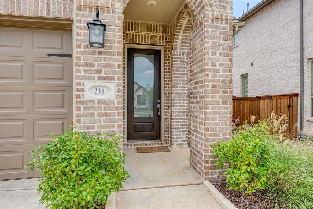 2000 Dappled Grey Avenue, Aubrey