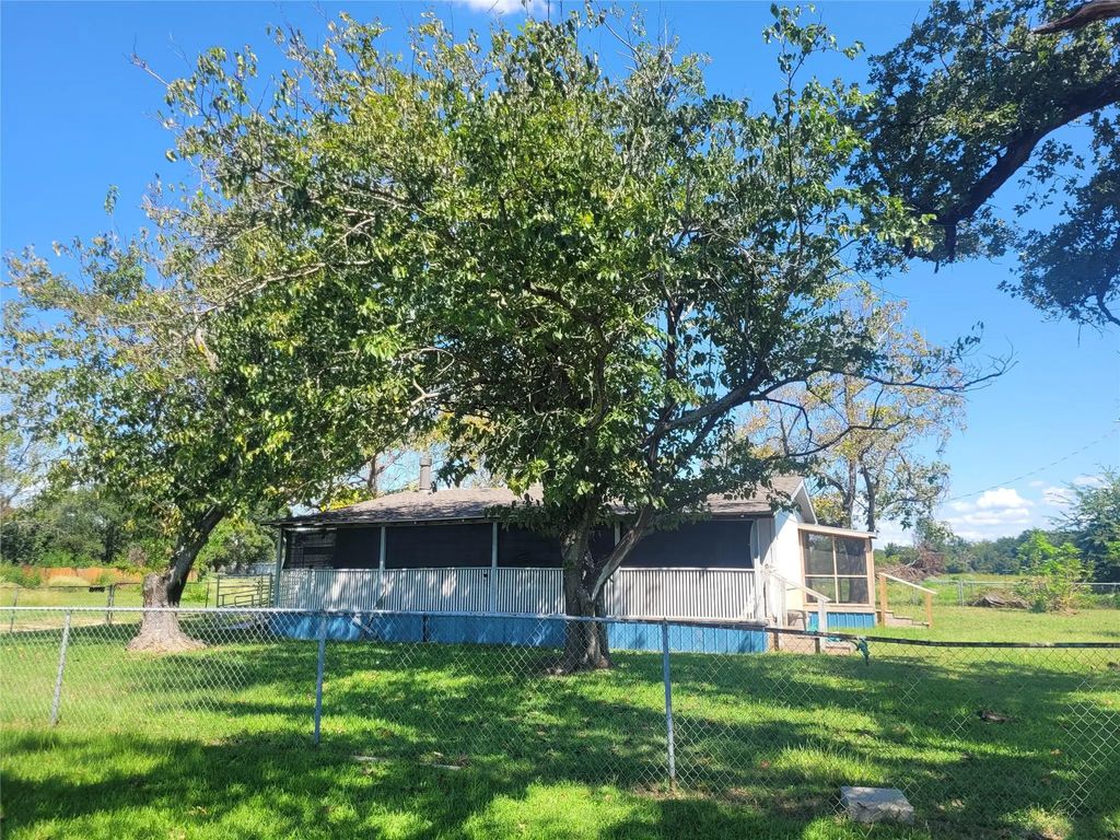 12740 County Road 2404, Kemp