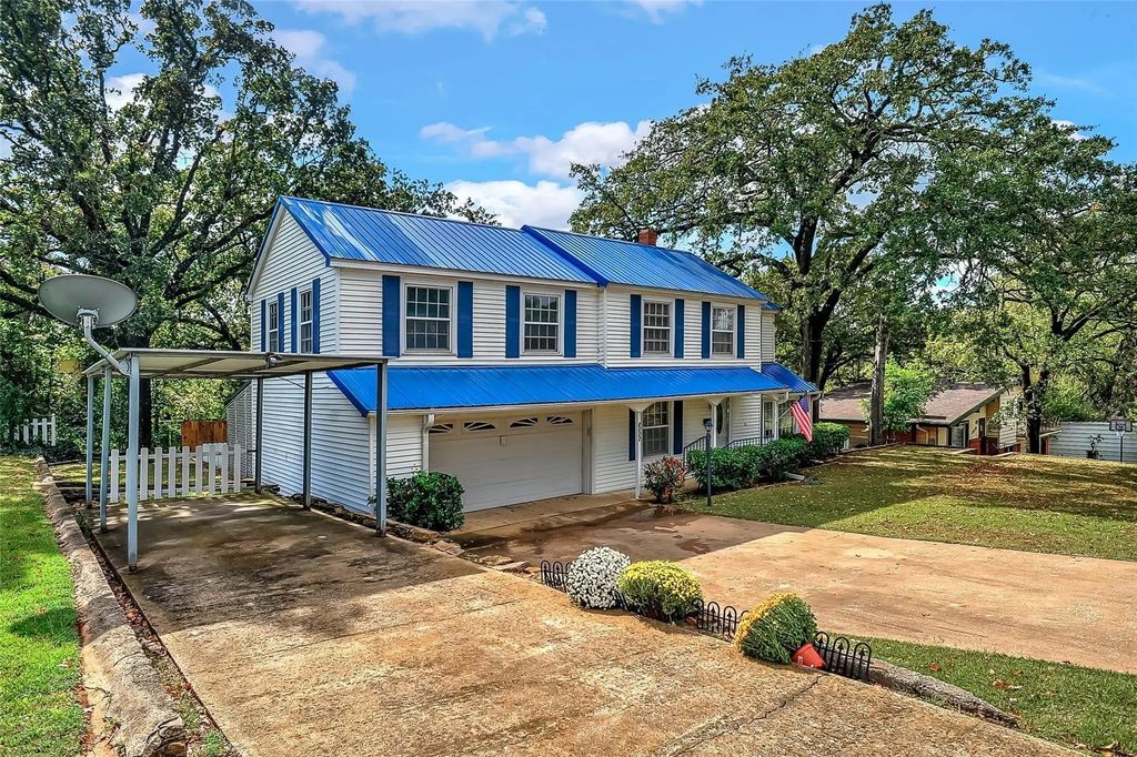 1208 W Hull Street, Denison