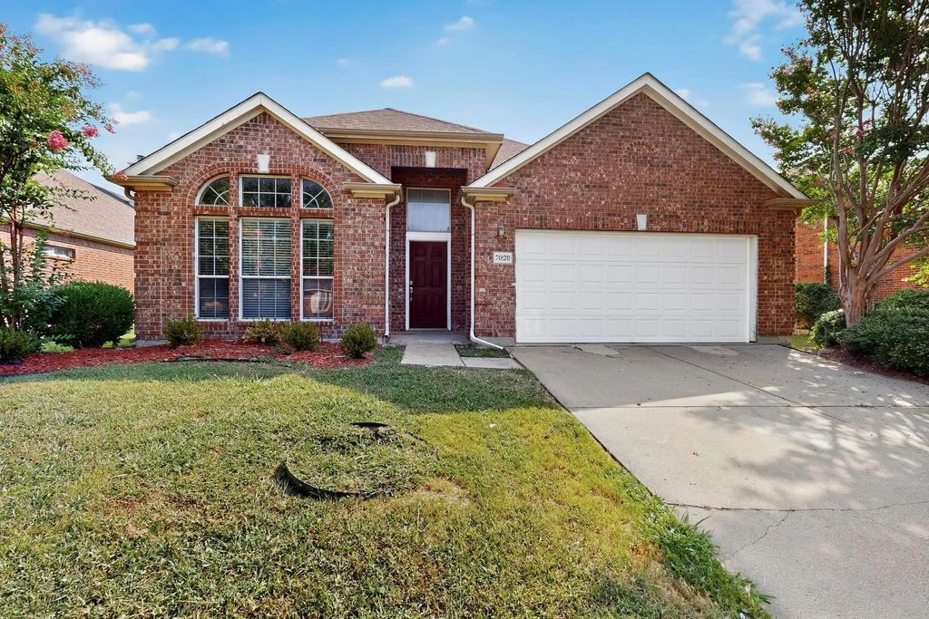 7028 Alcala, Grand Prairie