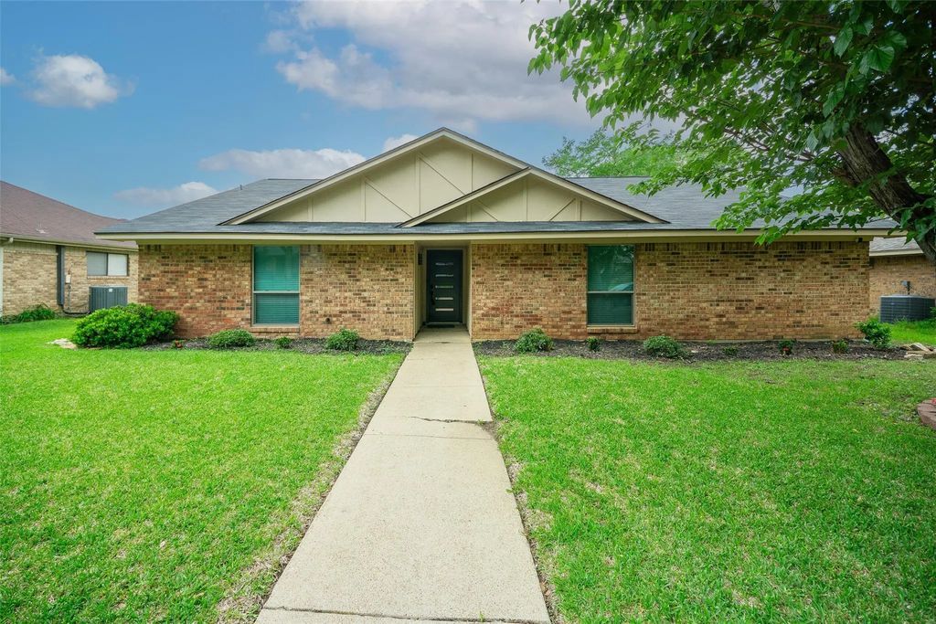 1916 Maxwell Drive, Lewisville