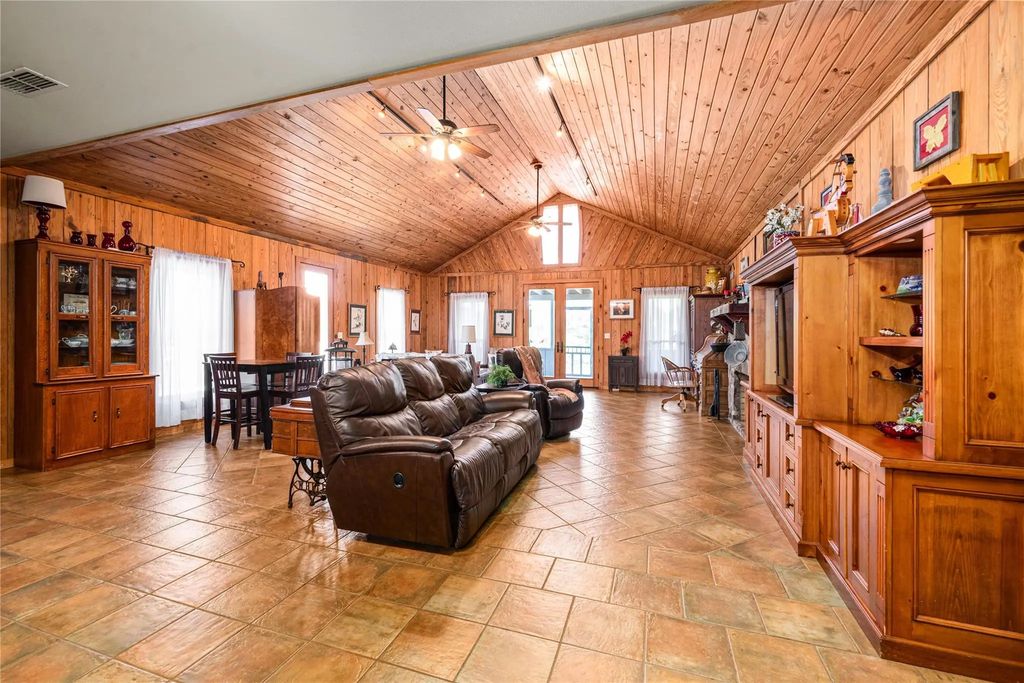 9100 Fm 607 N, Brownsboro