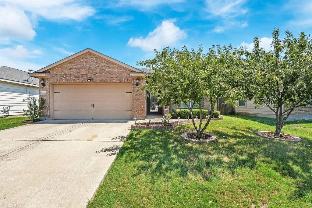 10009 Silent Hollow Drive, Fort Worth