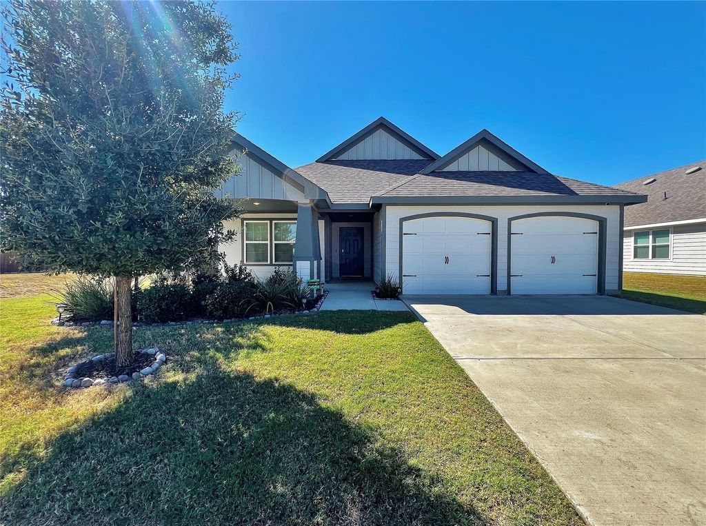 613 Mayfield Drive, Cleburne