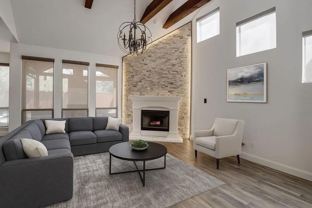 709 Date Court, Burleson