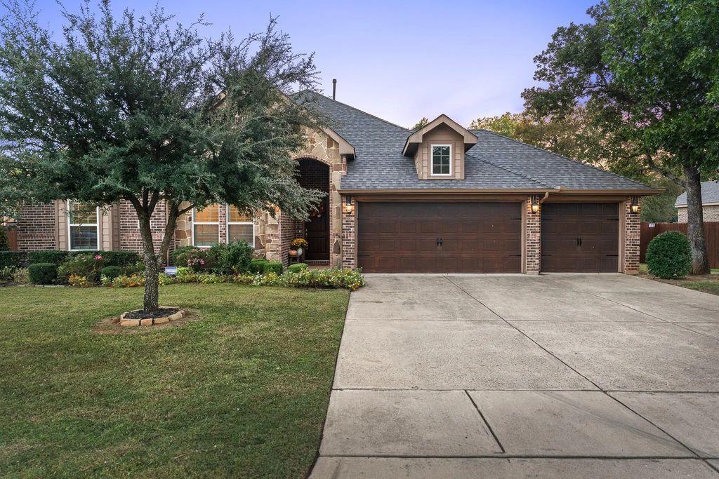 519 Pine Island Circle, Mansfield