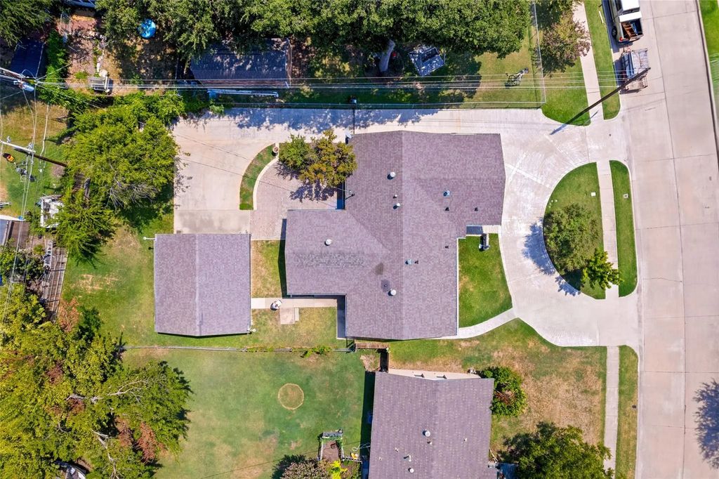 1054 Shadow Wood Lane, Lewisville