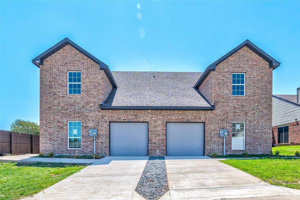 1114 Woburn, Garland