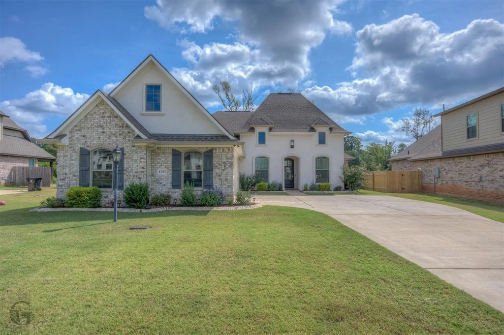 1152 Green Wood Circle, Haughton