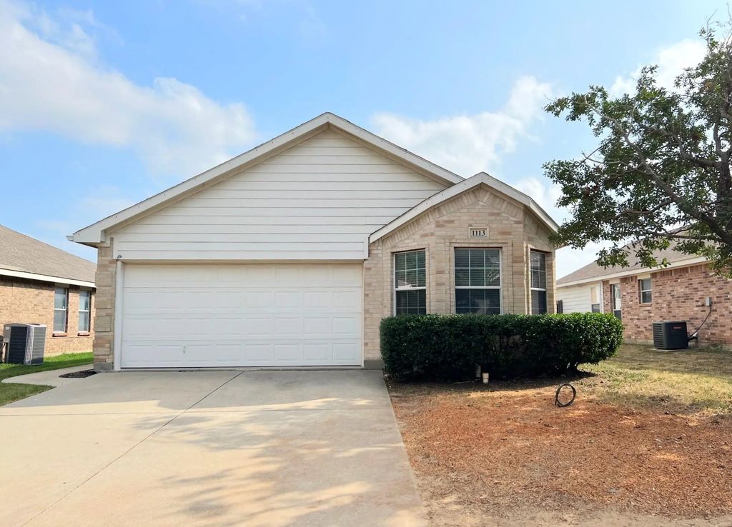 1113 Maplewood Lane, Crowley