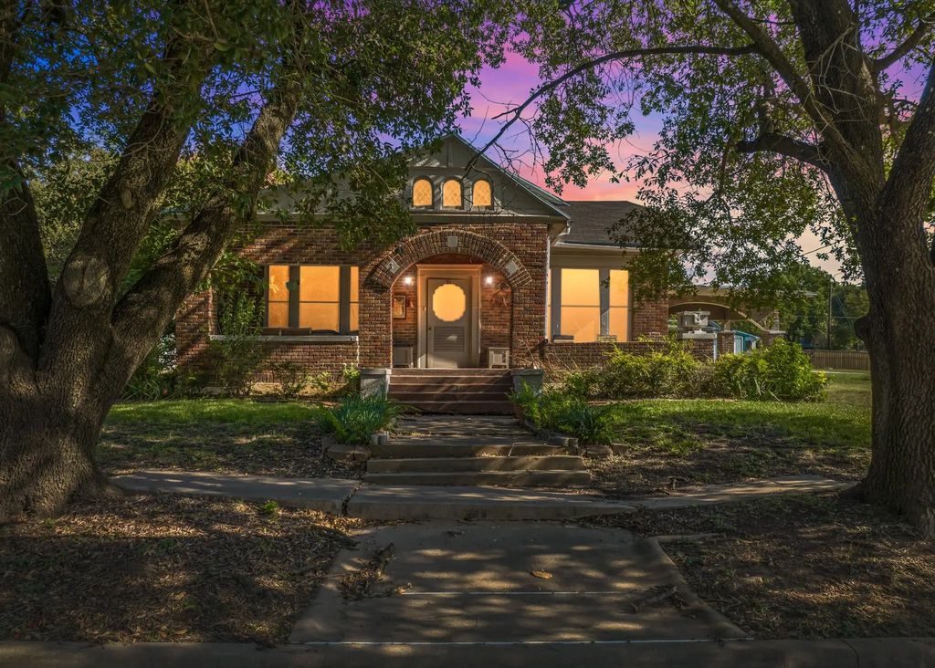 511 E Elm Street, Hillsboro
