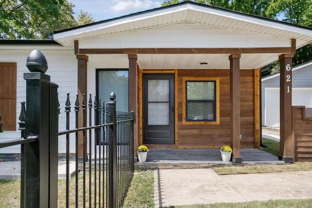 621 N Elm Street, Lancaster