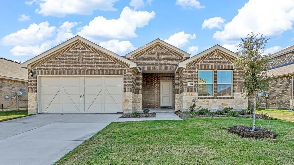 2011 Peregrine Way, Crandall