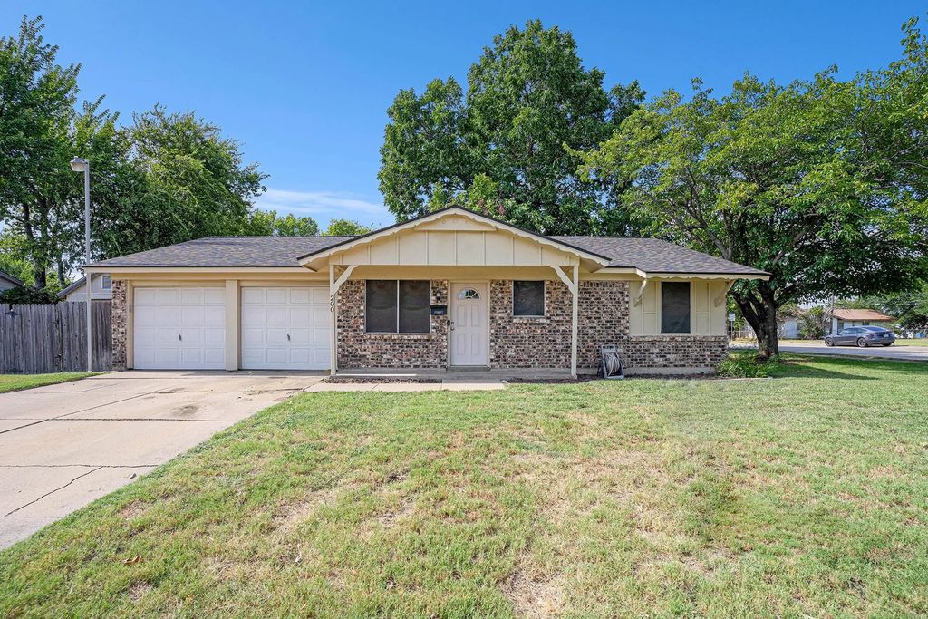 200 Sw Thomas Street, Burleson