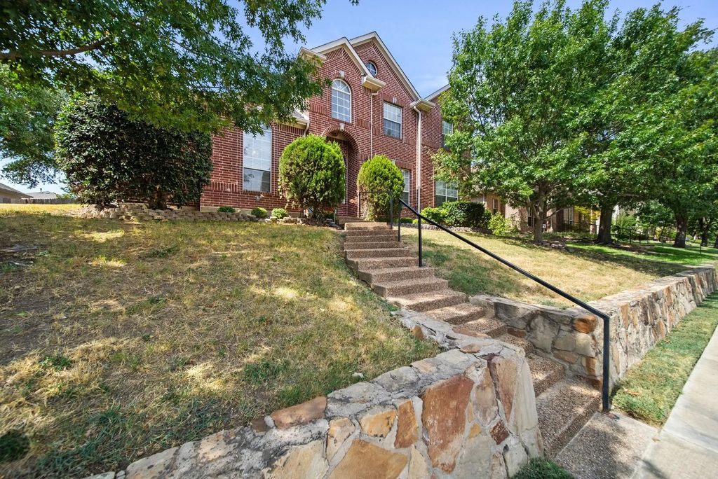 1302 Lakebreeze Drive, Garland