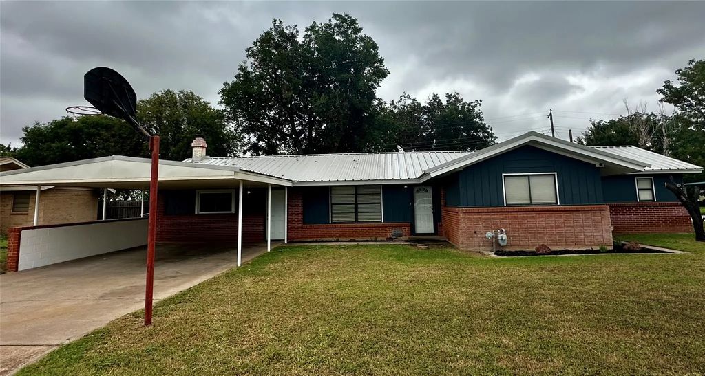 1204 N Park Street, Seymour