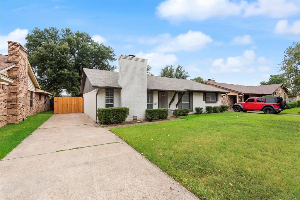 1124 Janell Drive, Irving
