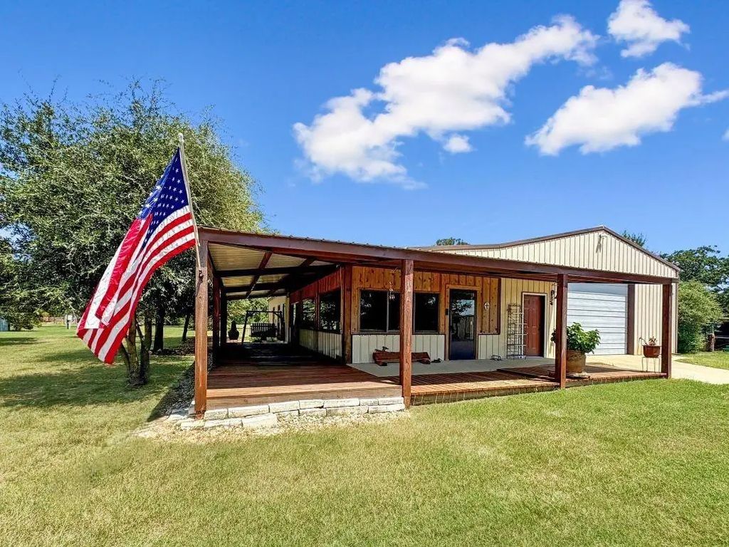 1786 County Road 348 Loop, Gause