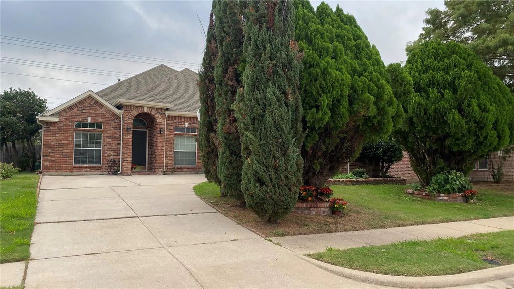 825 Redbud Drive, Allen