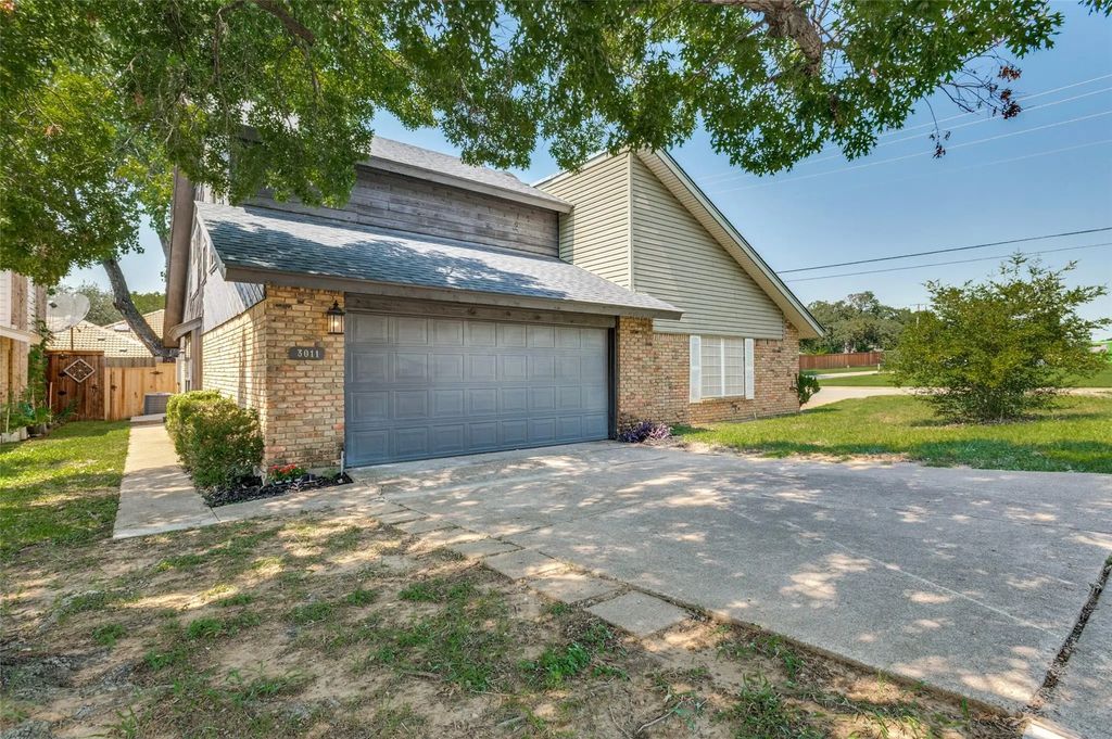 3011 Carolyn Court, Bedford