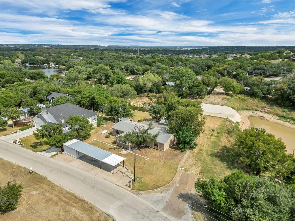 1201 Comanche Cove Drive, Granbury
