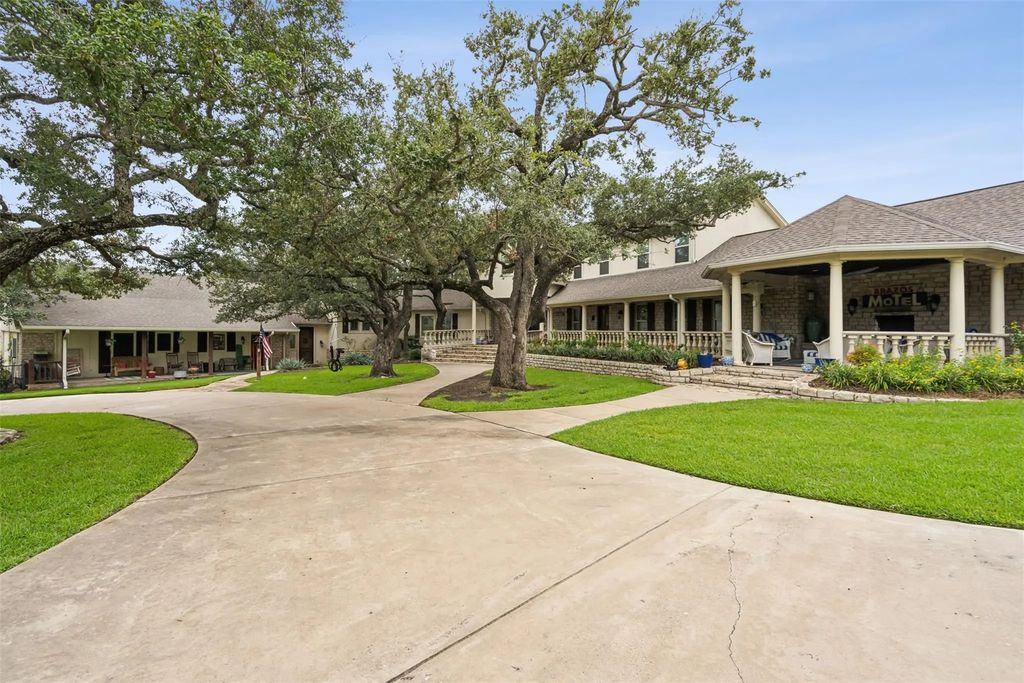2818 French Kingston Court, Granbury
