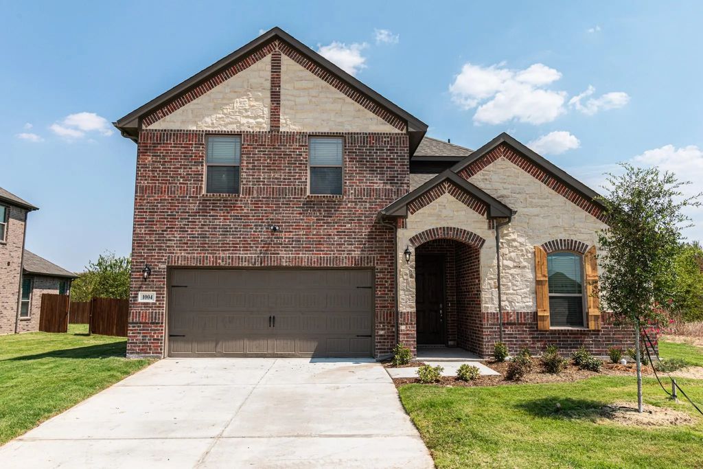 1004 Maple Way, Crowley
