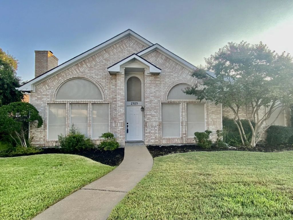 1909 Diamond Ridge Drive, Carrollton