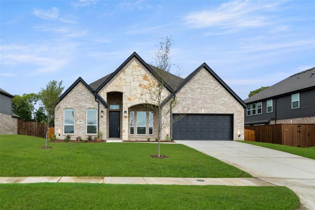 1911 Aspen, Cedar Hill