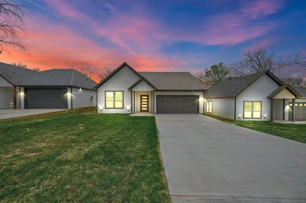 715 E Hanna Street, Denison