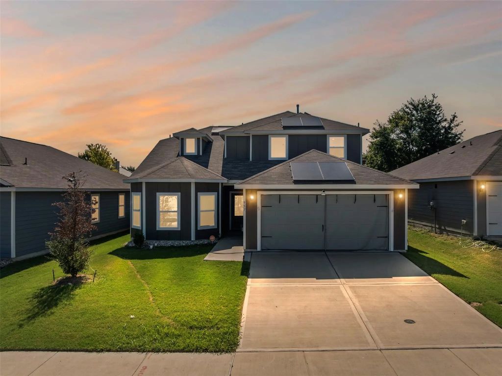 957 American Flyer Boulevard, Fort Worth