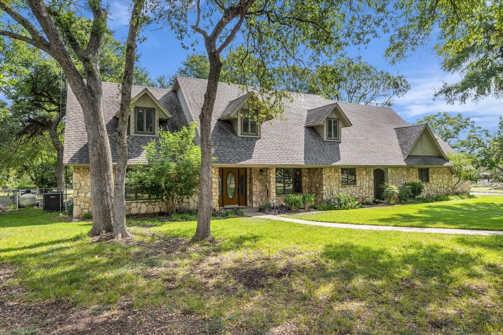 130 County Road 4271, Clifton