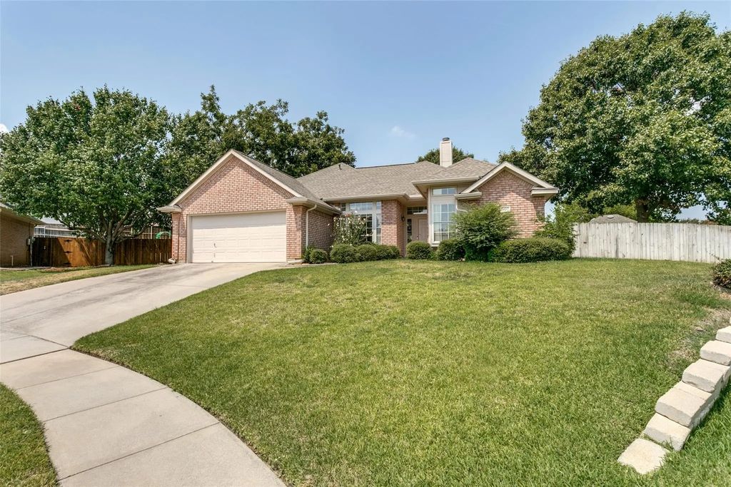 802 Edury Court, Euless